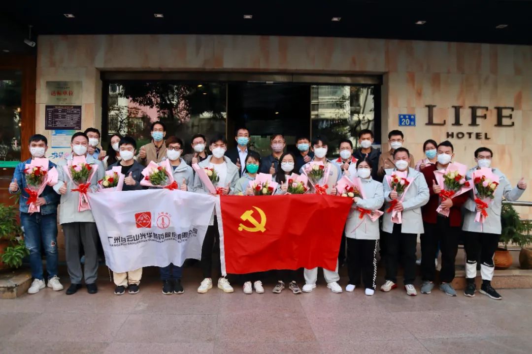 正是暖阳晴方好，不负使命喜凯旋！