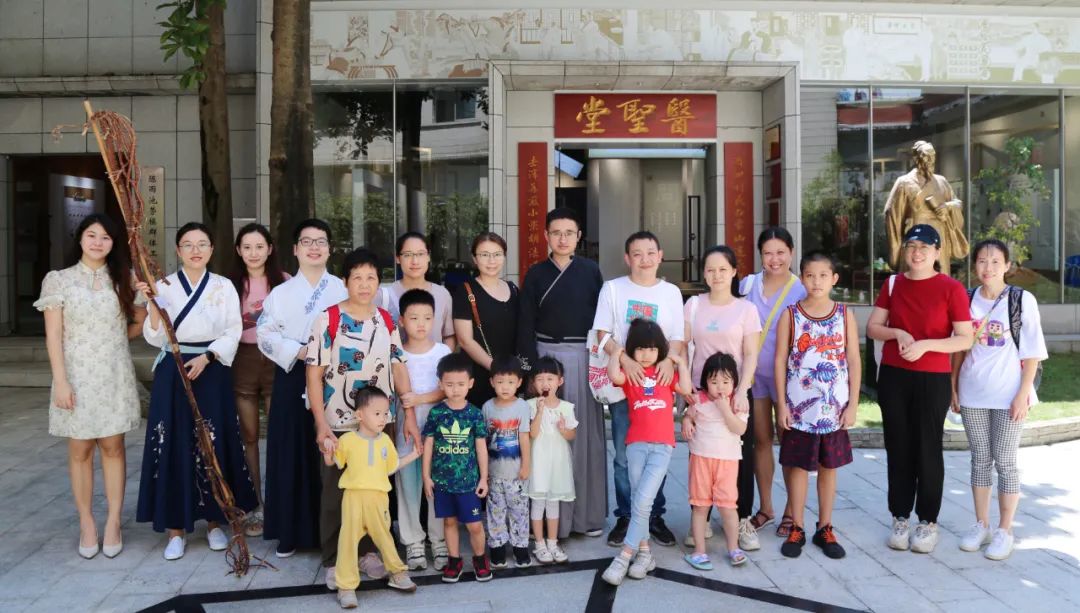 学千古名方 悟非遗传秤转—白云山K8凯发公司组织发展主题非遗履历活动