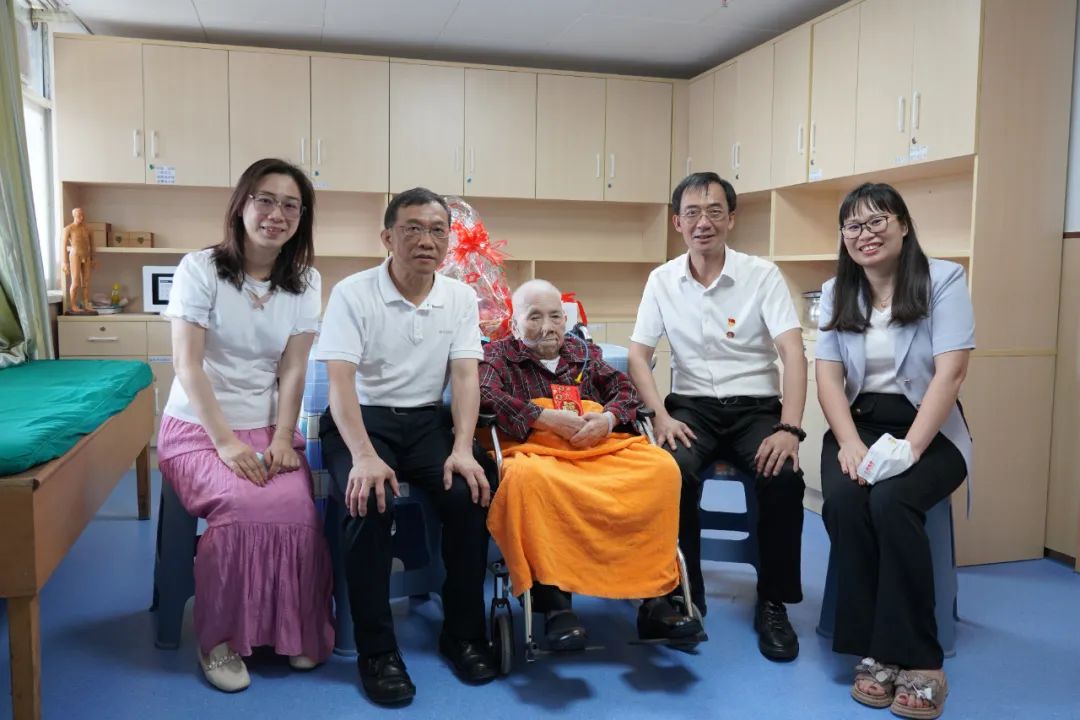 情系革命前辈 赓续红色基因——白云山K8凯发公司慰问离休干部刘玉珍