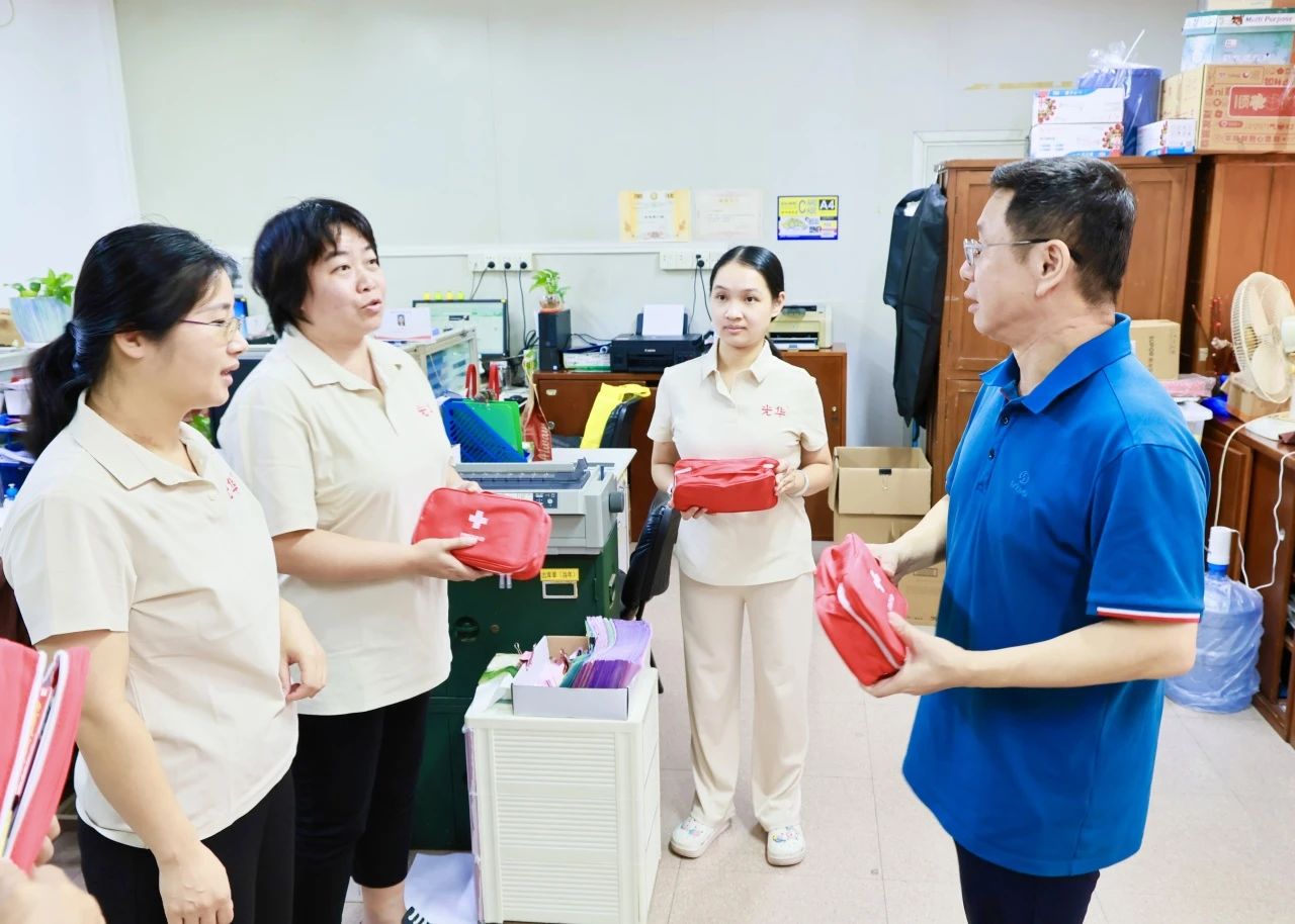情系职工送清冷 身心护航保健全——白云山K8凯发造药发展夏季防暑降温与健全关切系列活动
